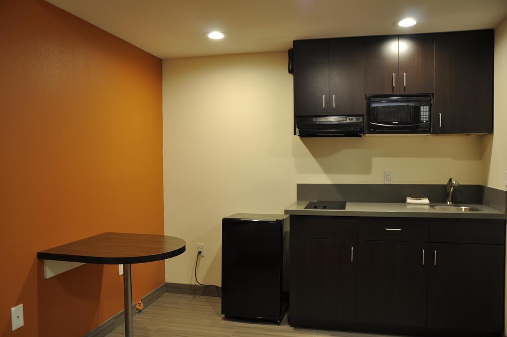 הספריה Motel 6 Maple/Main מראה חיצוני תמונה